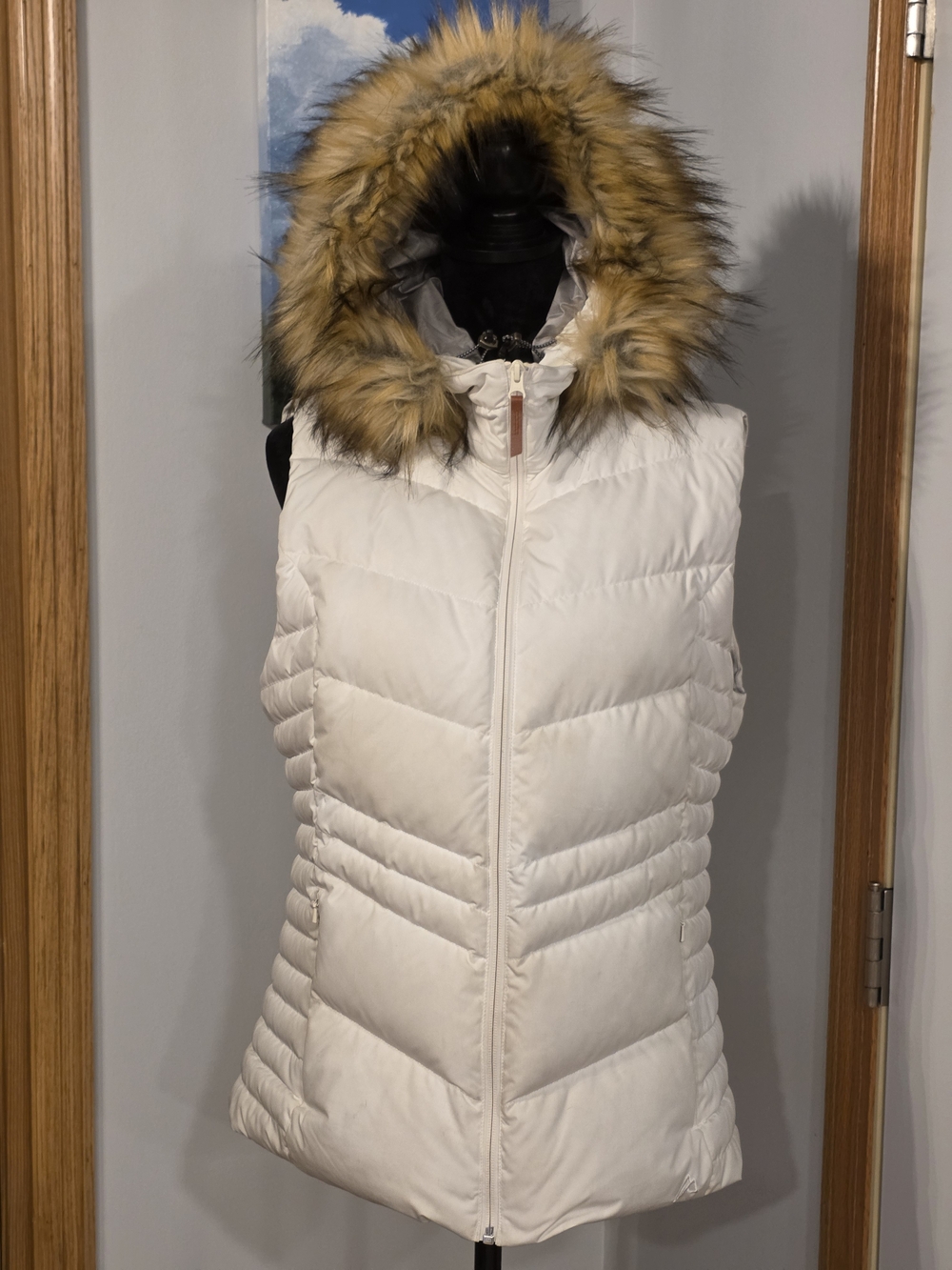 Alpine Design White Chevron-Quilted Puffer Vest- Women's Large